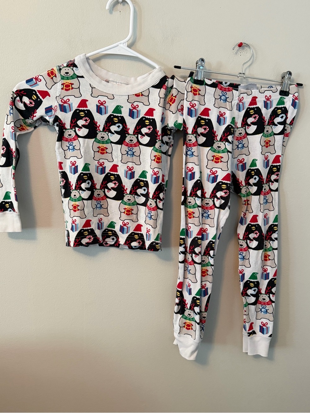 Hanna Andersson White Penguin and Polar Bear Print Holiday Pajama Set